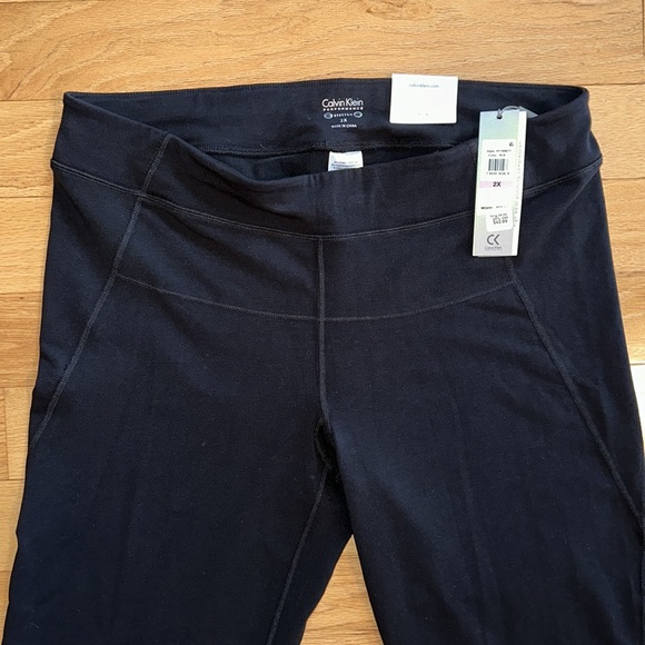 Calvin Klein Performance - Picture 3 of 6